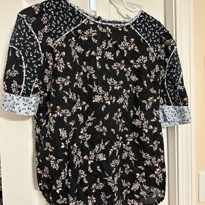 🍁FALL CLEANOUT- MAKE AN OFFER! 🍁 Ann Taylor floral short sleeve blouse